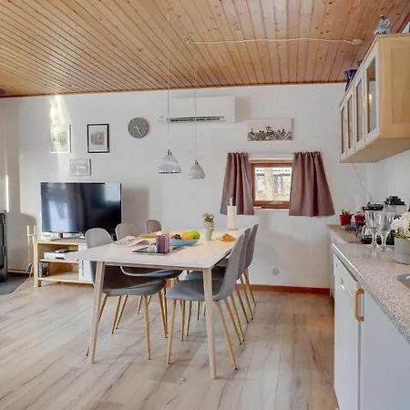 3 Bedroom Cozy In Rdby * Rødby