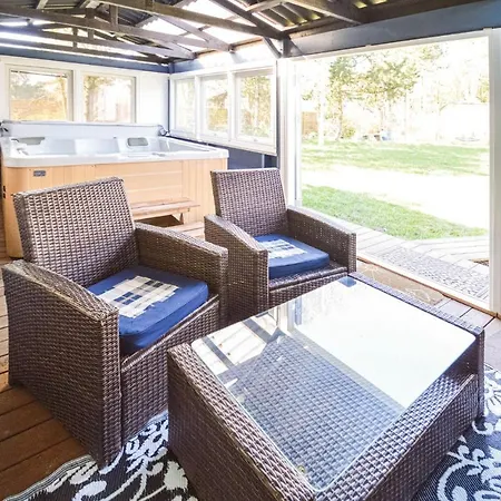 3 Bedroom Cozy In Rdby